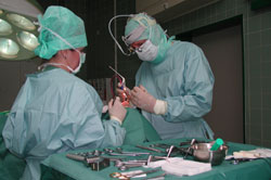 Die HNO Praxis in Berlin Steglitz führt kopfchirurgische und halschirurgische Eingriffe durch. Das Bild zeigt das HNO Team der Privatpraxs von Dr. Westpfahl Wiesener.